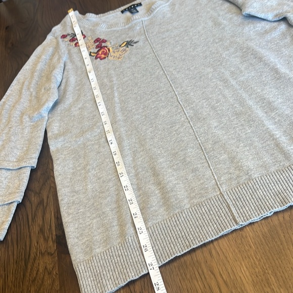 Tribal Women Large Gray Floral Embroidered Knit Ruffle 3/4 Sleeve Sweater - Picture 2 of 9